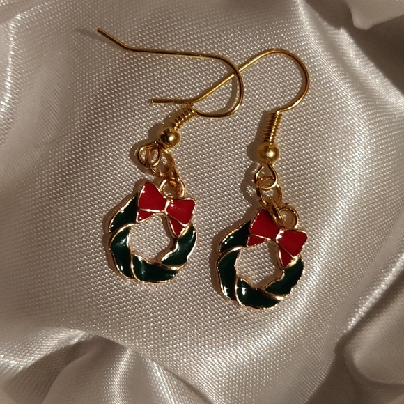 Beautiful Christmas Earrings dangle - Picture 5 of 9